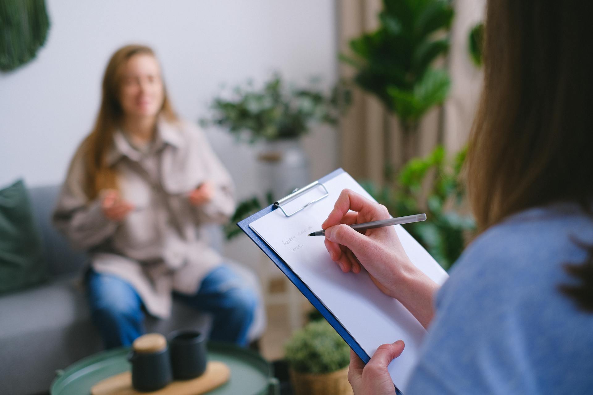 woman in an eating disorder therapy session